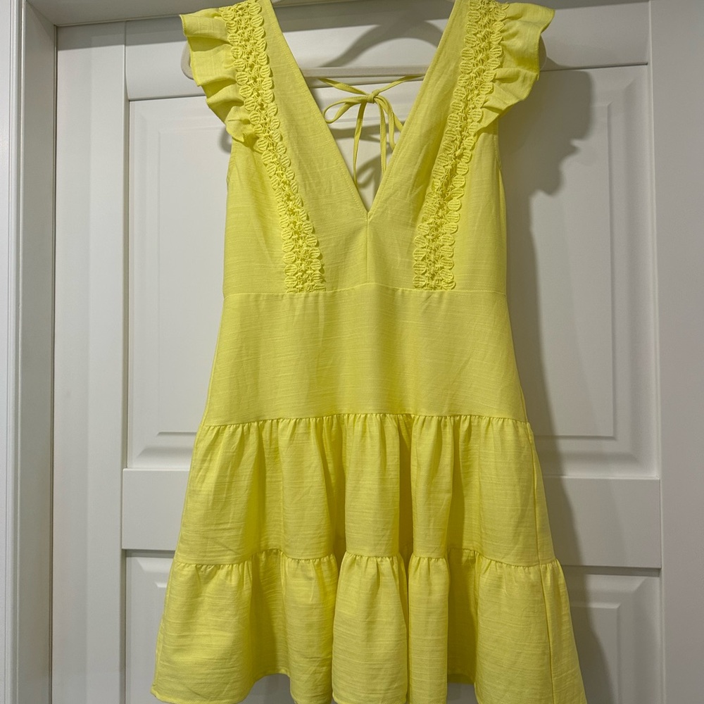 Beautiful Yellow Ruffled V-Neck summer Dress size Small. DOUBLE CRAZY